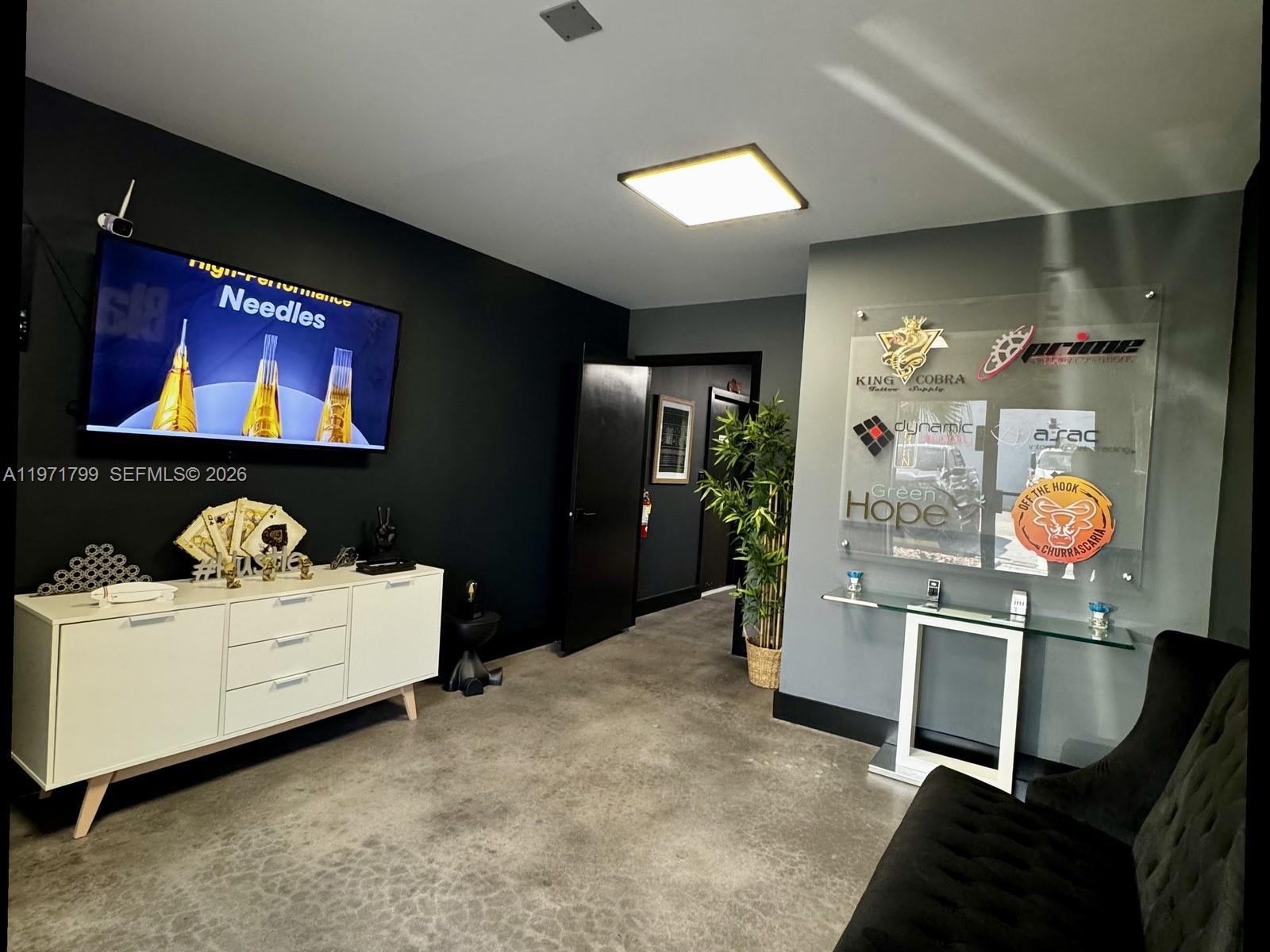 5505  /   кв.футов $ 2026-02-25 0 Фото