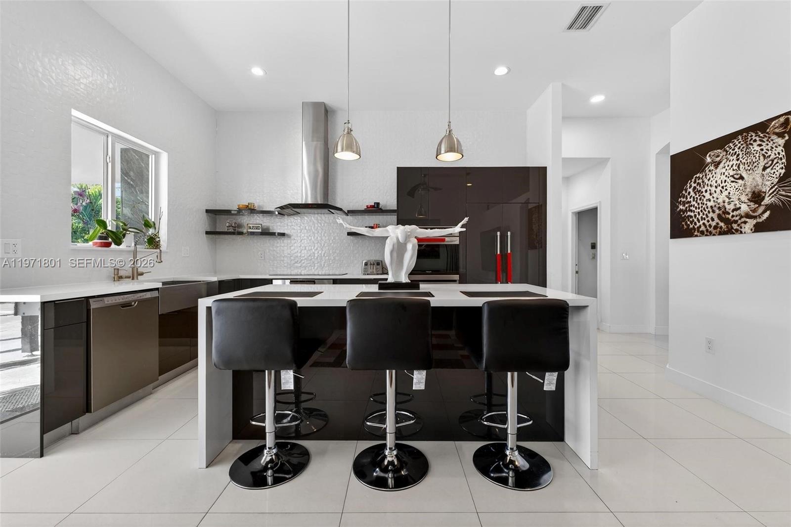 Подробнее 16422 4 / 2 2061 кв.футов $ 2026-02-25 0 Фото