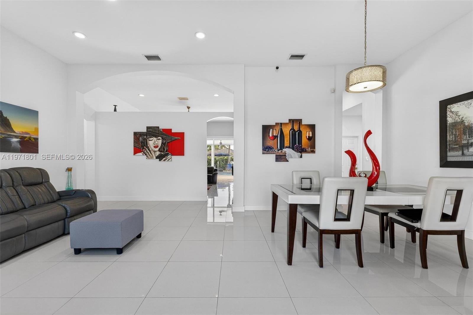 Подробнее 16422 4 / 2 2061 кв.футов $ 2026-02-25 0 Фото