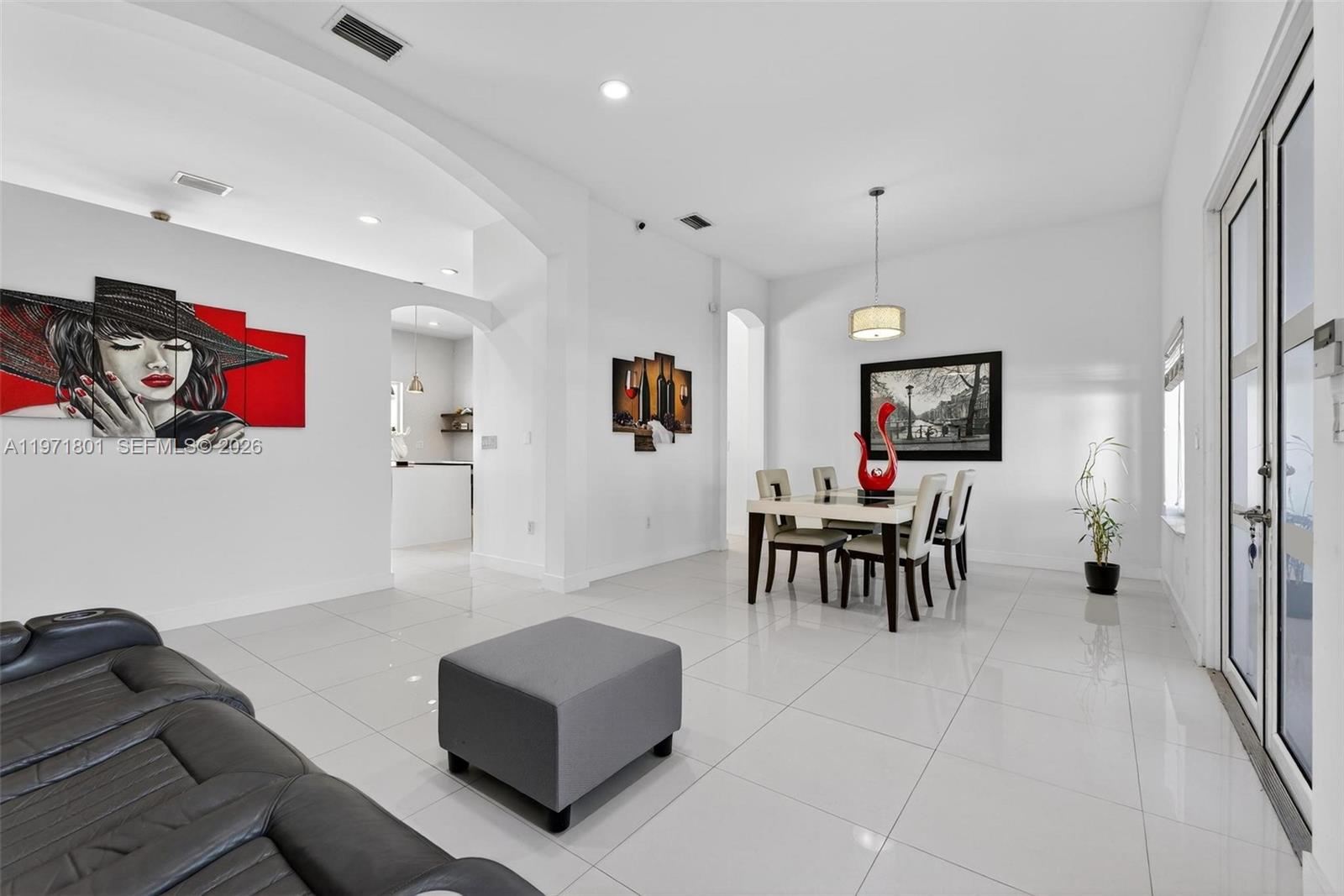 Подробнее 16422 4 / 2 2061 кв.футов $ 2026-02-25 0 Фото