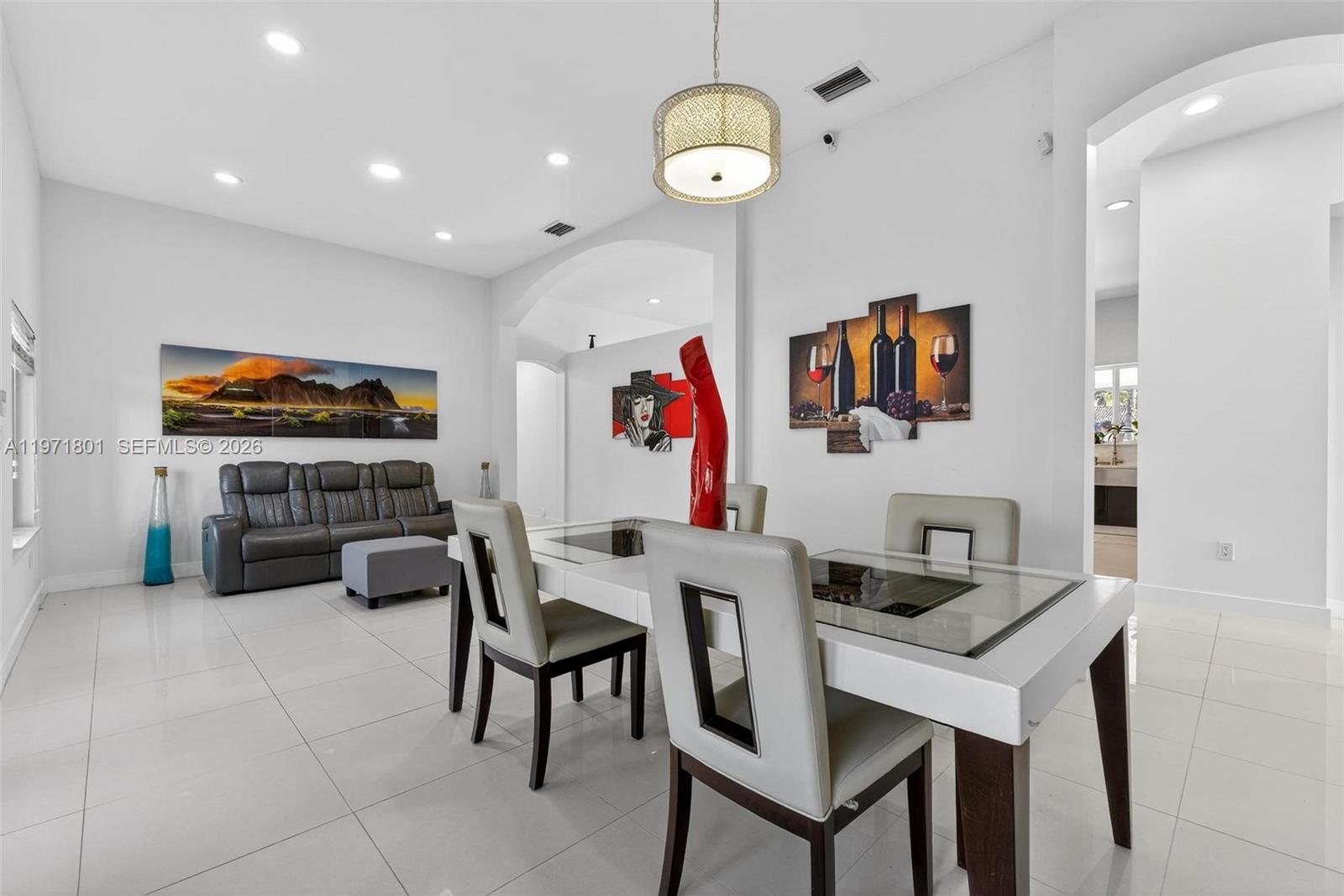 Подробнее 16422 4 / 2 2061 кв.футов $ 2026-02-25 0 Фото