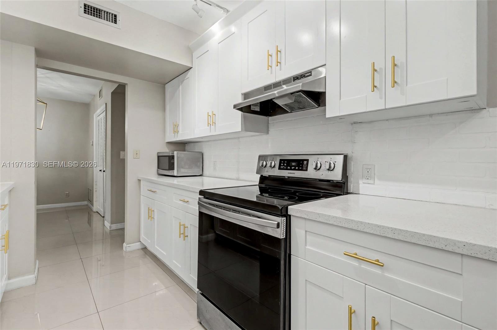 406 1 / 2 844 sq. ft. $ 2026-02-25 0 foto