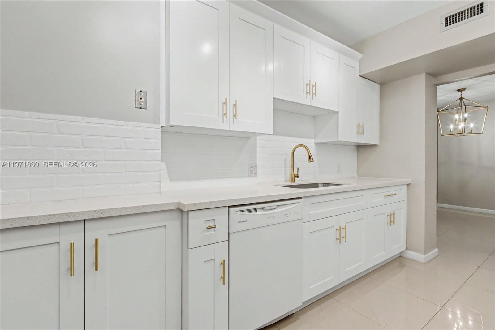 406 1 / 2 844 sq. ft. $ 2026-02-25 0 foto