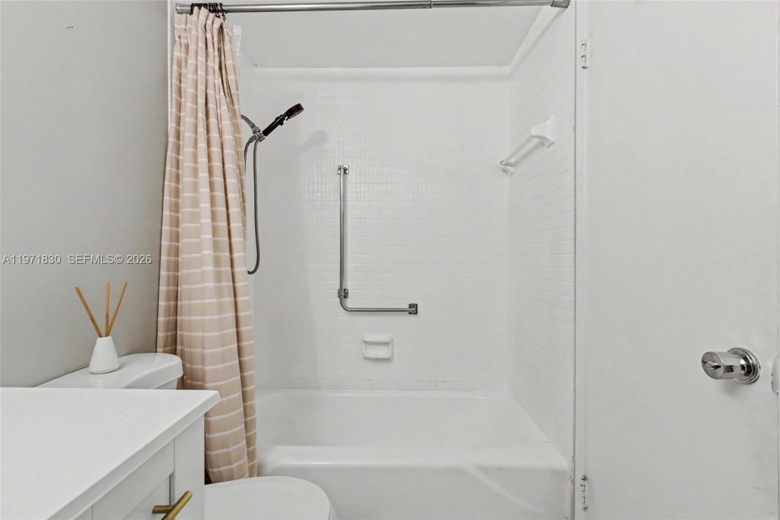 406 1 / 2 844 sq. ft. $ 2026-02-25 0 foto