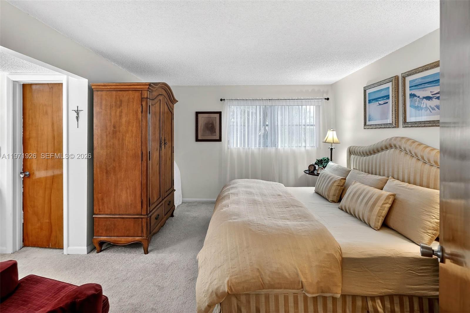   /   кв.футов $ 2026-02-25 0 Фото