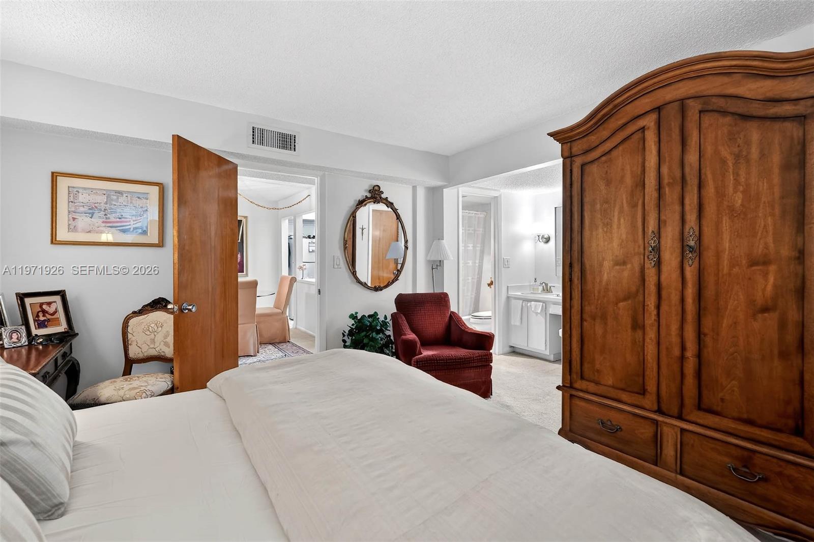   /   кв.футов $ 2026-02-25 0 Фото