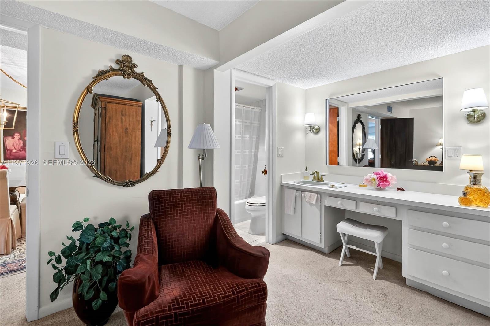   /   кв.футов $ 2026-02-25 0 Фото