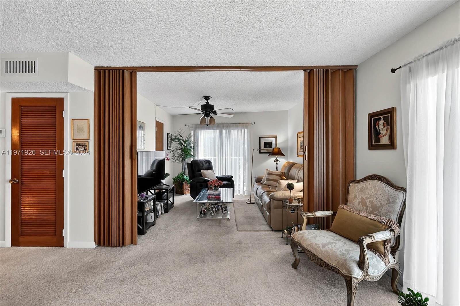   /   кв.футов $ 2026-02-25 0 Фото