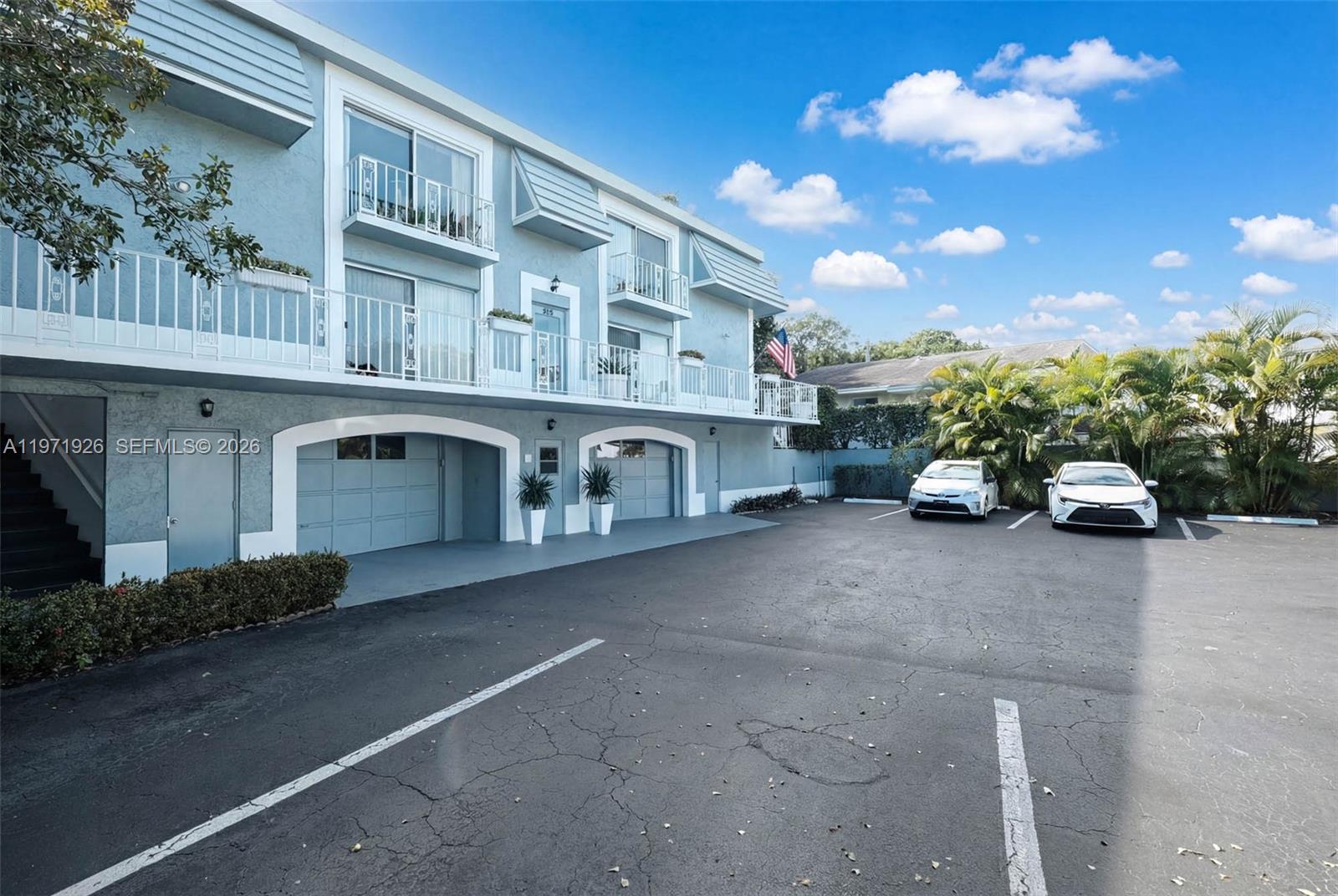   /   кв.футов $ 2026-02-25 0 Фото