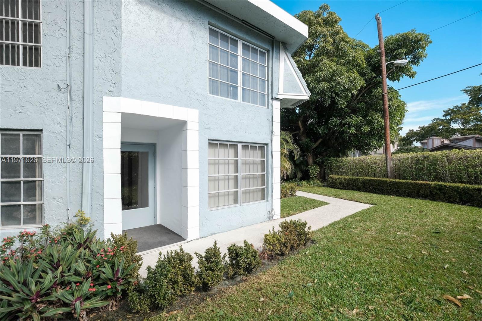   /   кв.футов $ 2026-02-25 0 Фото