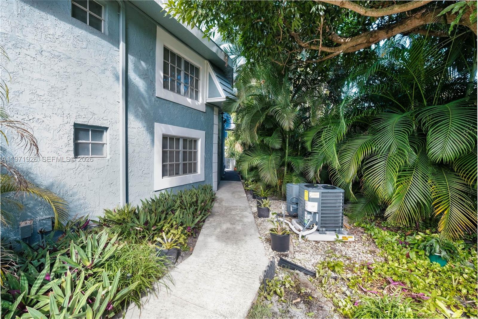   /   кв.футов $ 2026-02-25 0 Фото