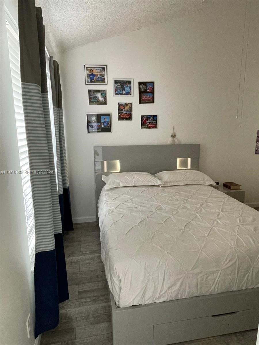 Подробнее 10803 2 / 3 1190 кв.футов $ 2026-02-25 0 Фото