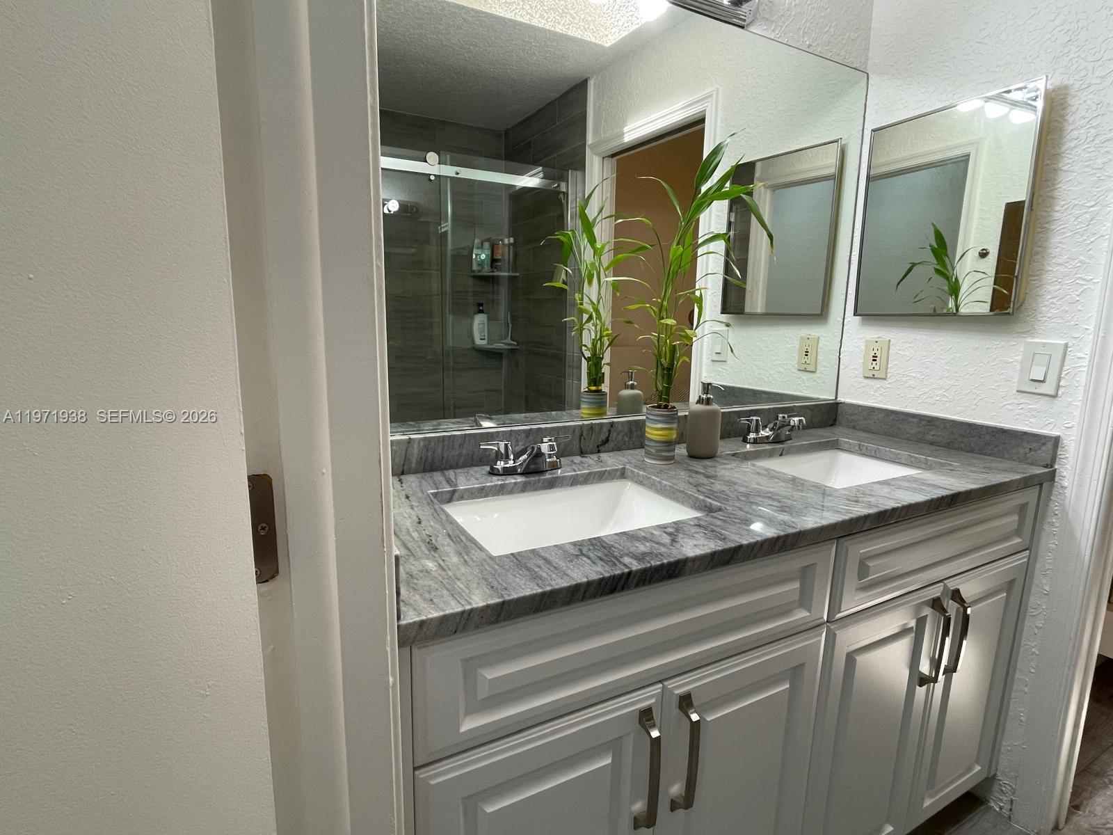 Подробнее 10803 2 / 3 1190 кв.футов $ 2026-02-25 0 Фото