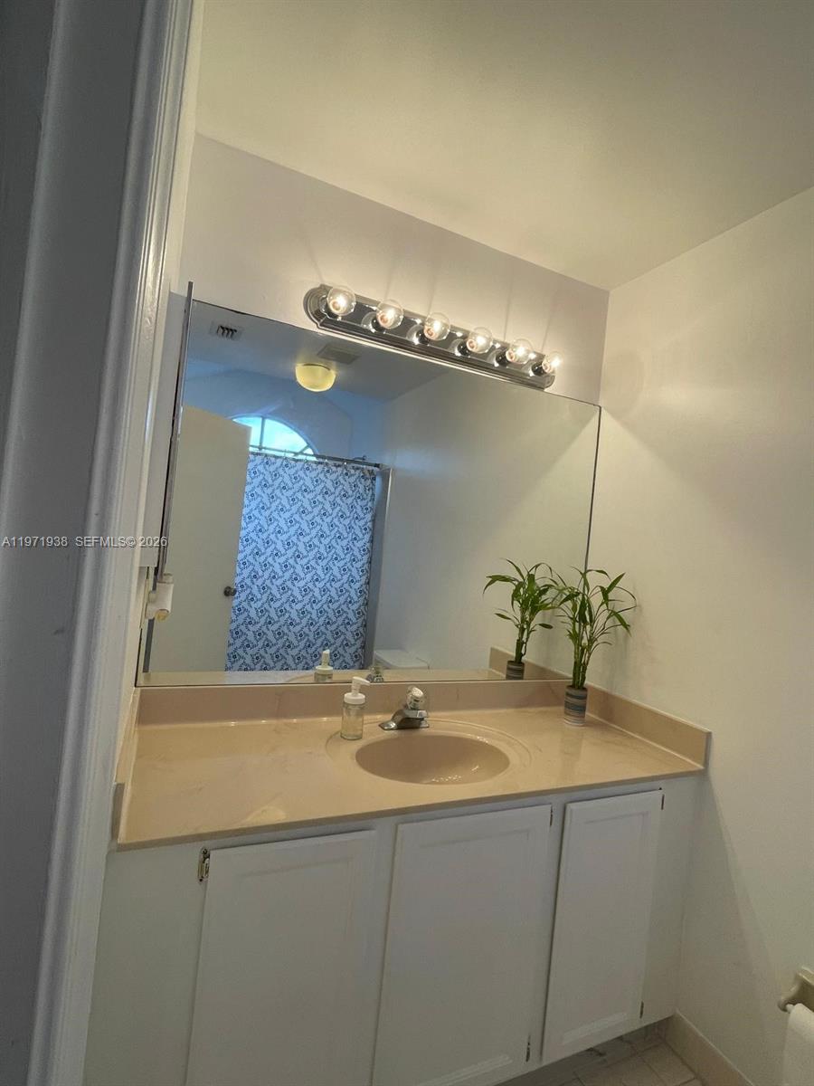 Подробнее 10803 2 / 3 1190 кв.футов $ 2026-02-25 0 Фото