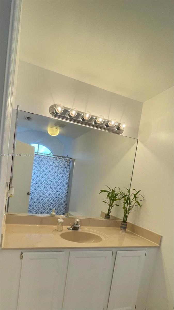 Подробнее 10803 2 / 3 1190 кв.футов $ 2026-02-25 0 Фото