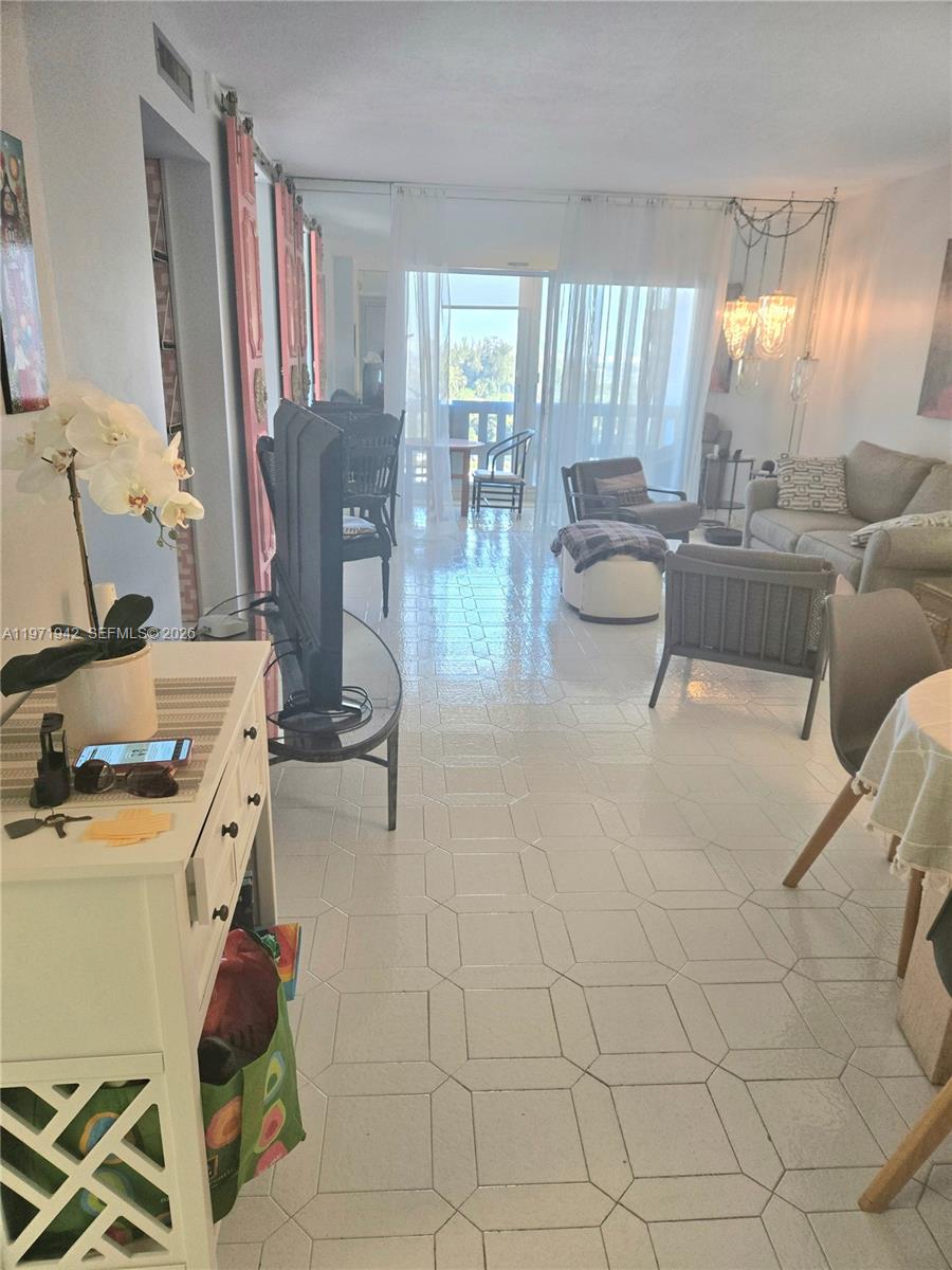 909 1 / 2 844 sq. ft. $ 2026-02-25 0 Photo