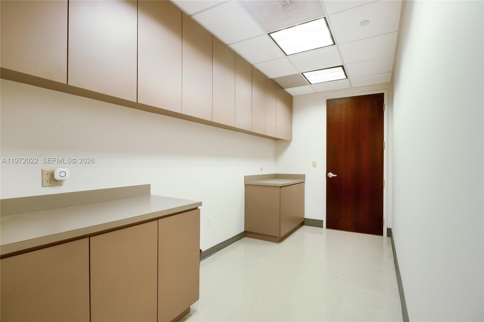 505-B  /   sq. ft. $ 2026-03-12 0 foto