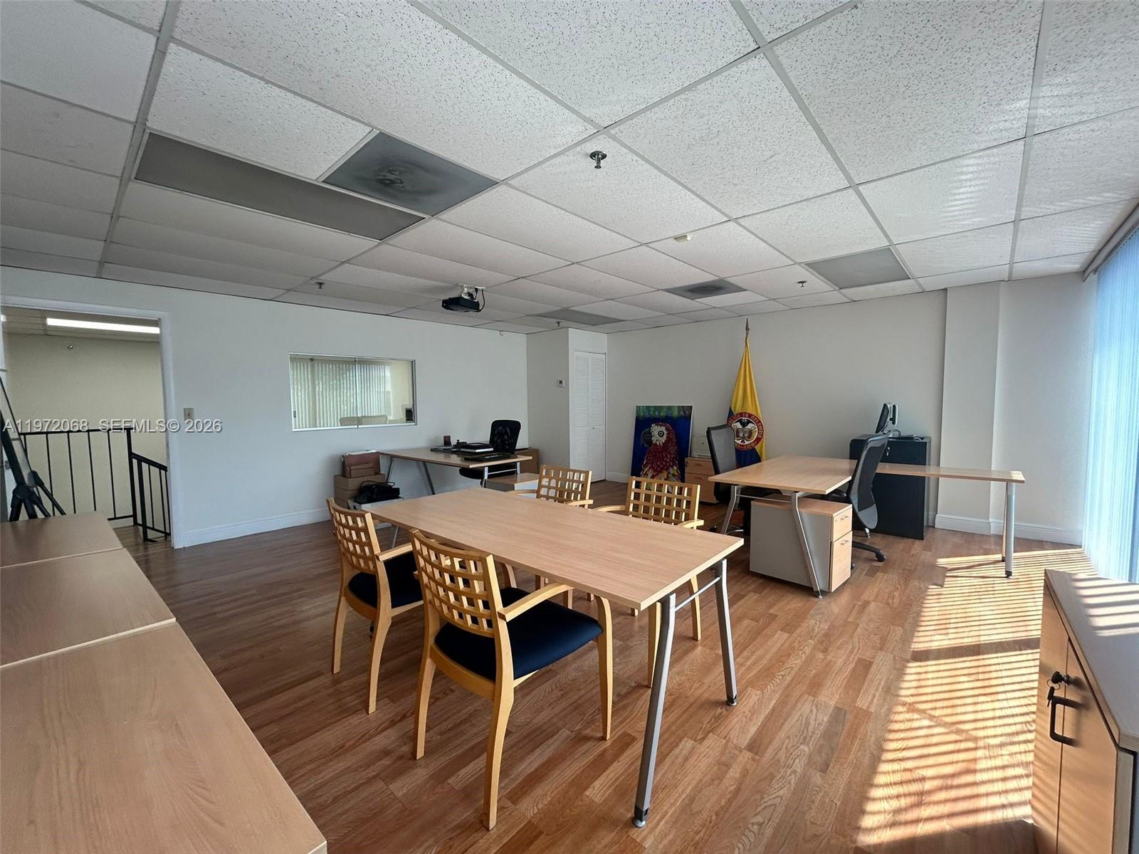 4-1  /   кв.футов $ 2026-02-25 0 Фото