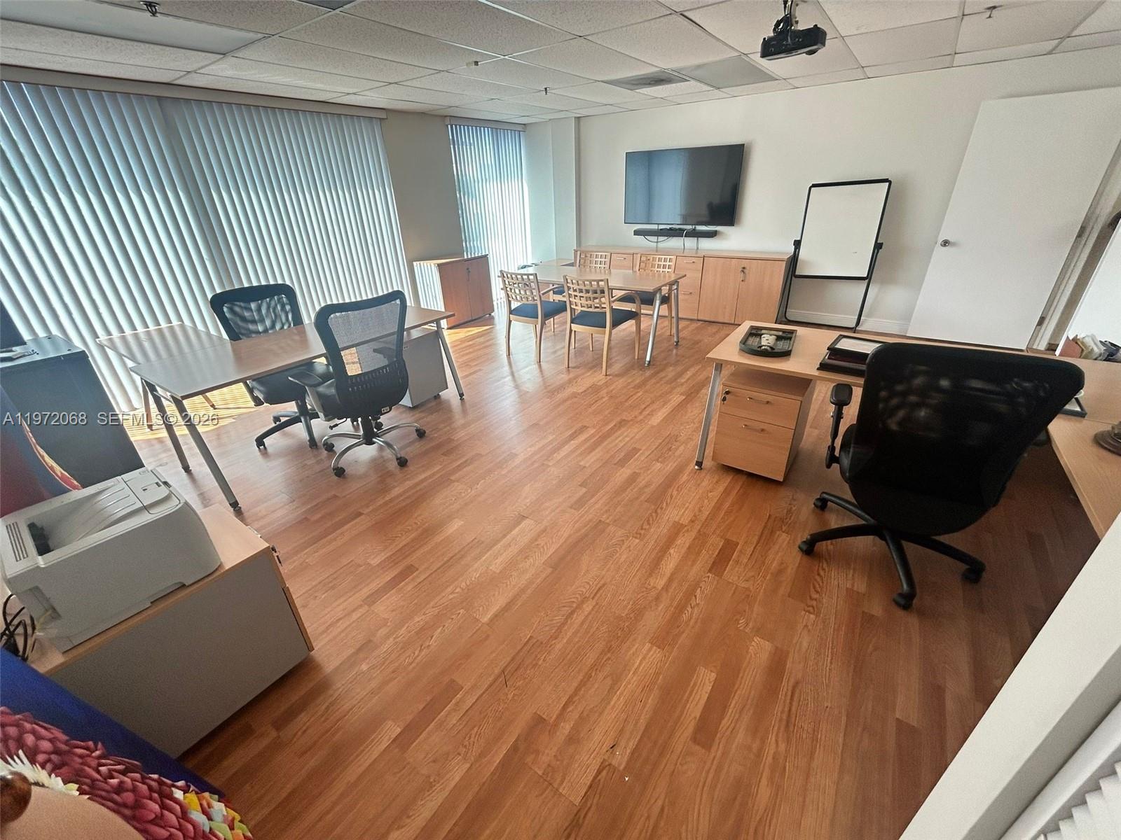 4-1  /   кв.футов $ 2026-02-25 0 Фото