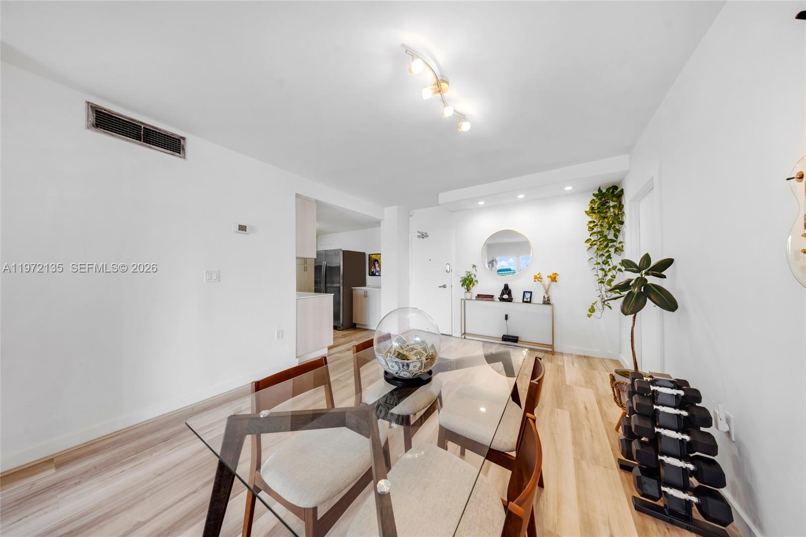 1614 1 / 2 762 sq. ft. $ 2026-02-25 0 foto