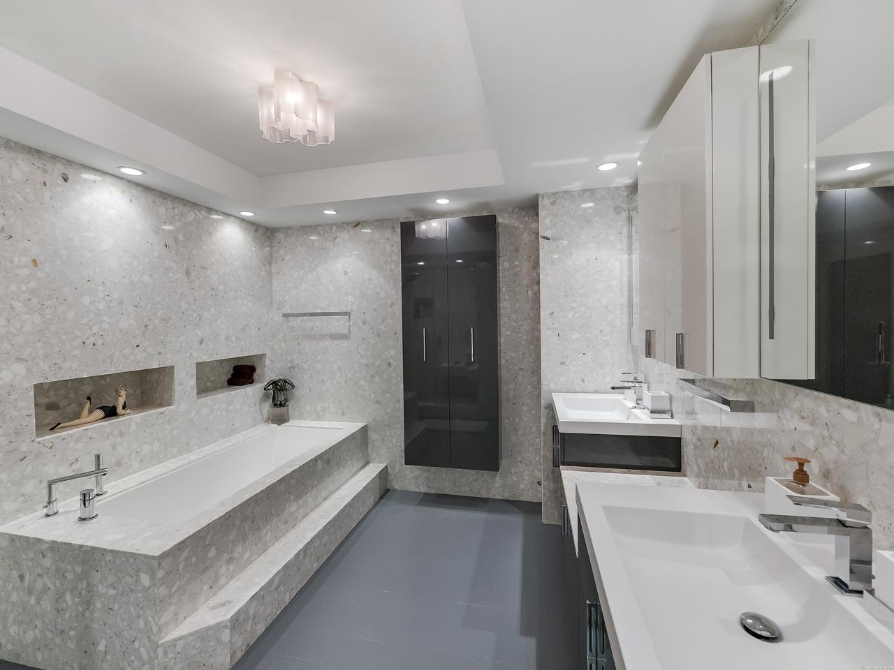 Photo of 20281 Country Club  #2008, Aventura, Florida, 33180 - Master Bathroom