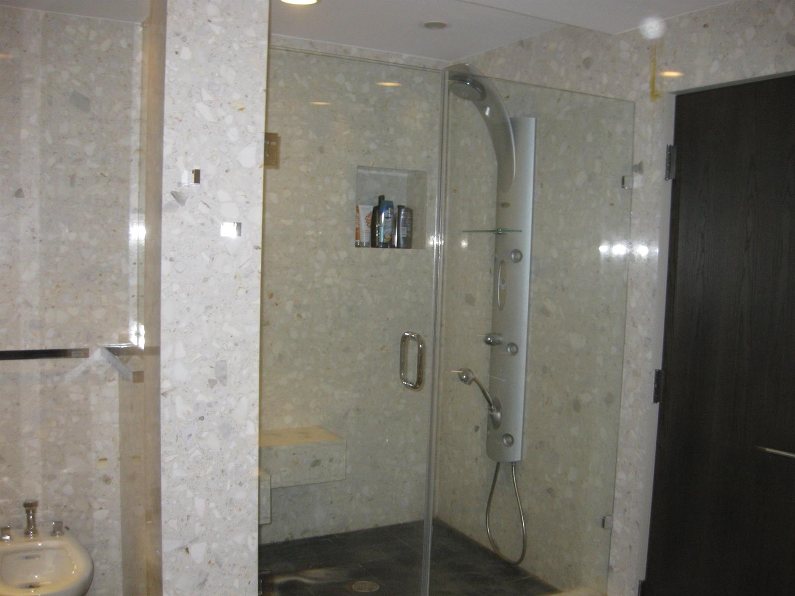 Photo of 20281 Country Club  #2008, Aventura, Florida, 33180 - Master Bathroom