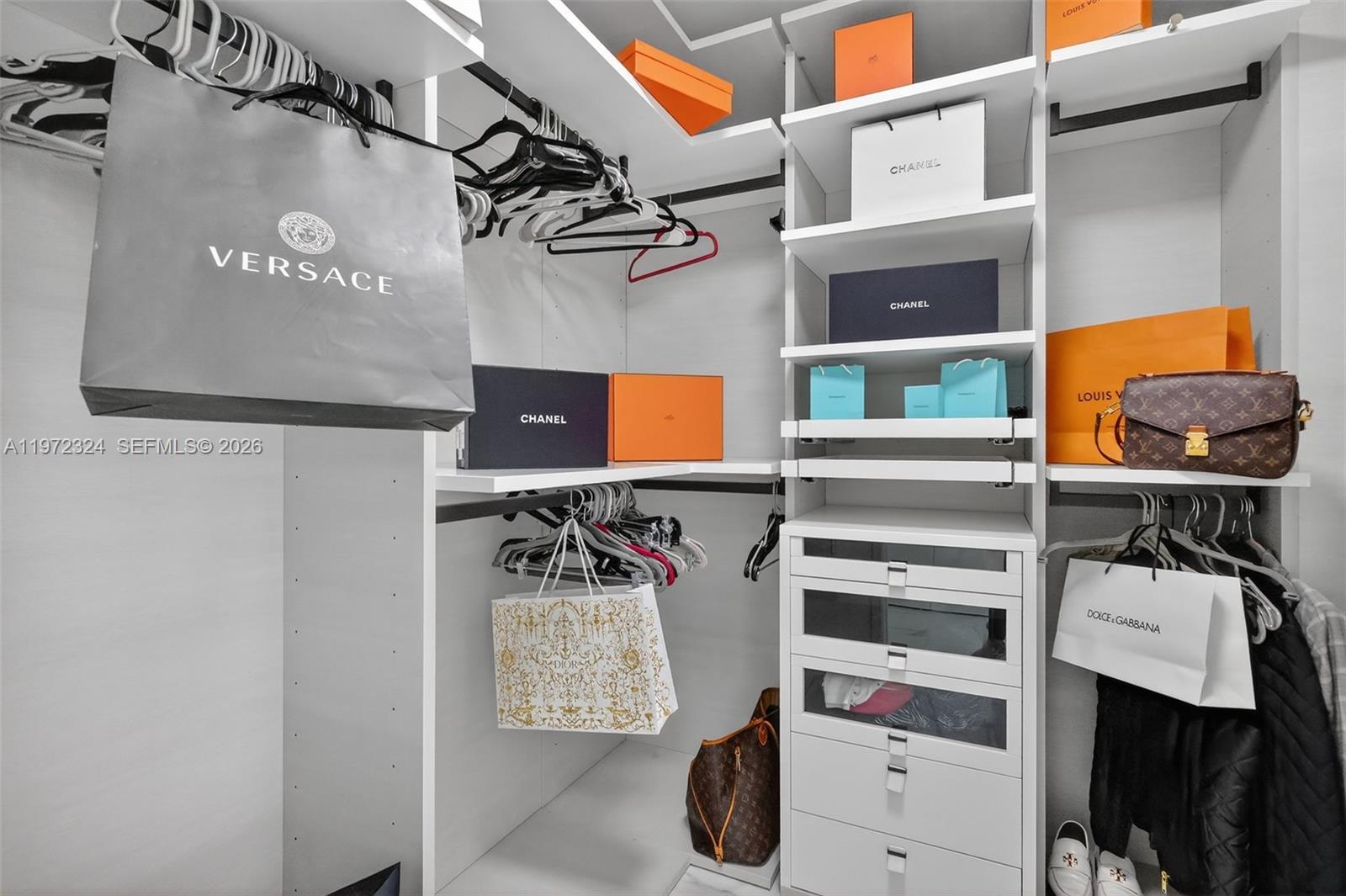 Подробнее 4-804 3 / 3 1541 кв.футов $ 2026-02-25 0 Фото