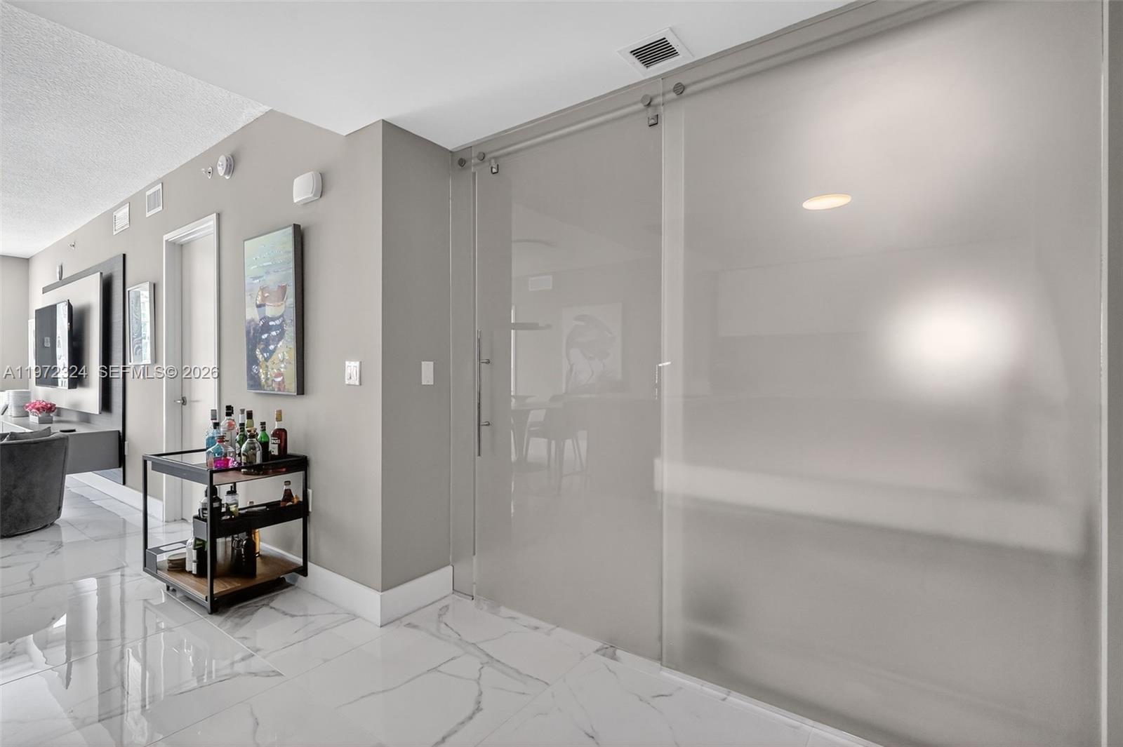 Подробнее 4-804 3 / 3 1541 кв.футов $ 2026-02-25 0 Фото