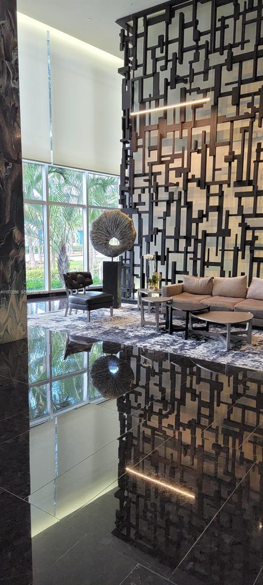 3007 3 / 3 1571 sq. ft. $ 2026-03-24 0 foto