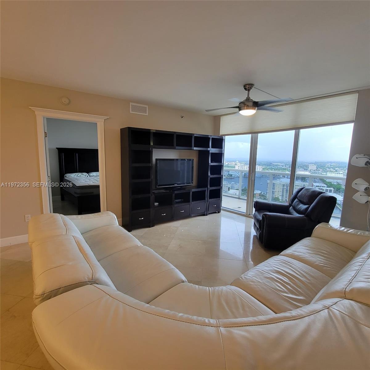 3007 3 / 3 1571 sq. ft. $ 2026-03-24 0 foto