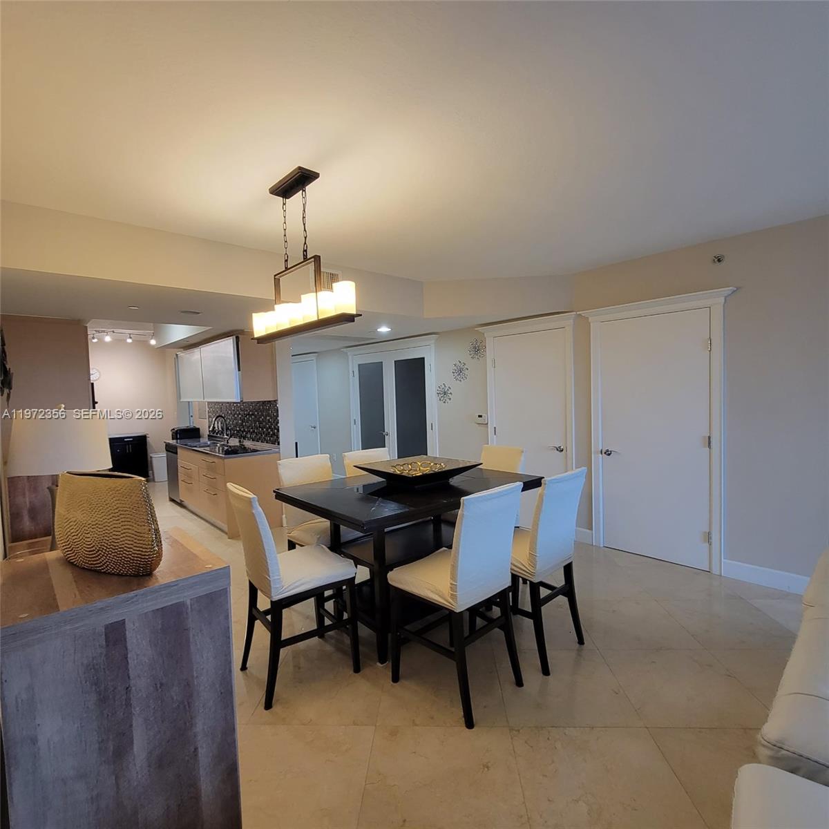 3007 3 / 3 1571 sq. ft. $ 2026-03-24 0 foto