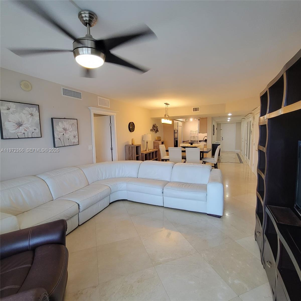 3007 3 / 3 1571 sq. ft. $ 2026-03-24 0 foto