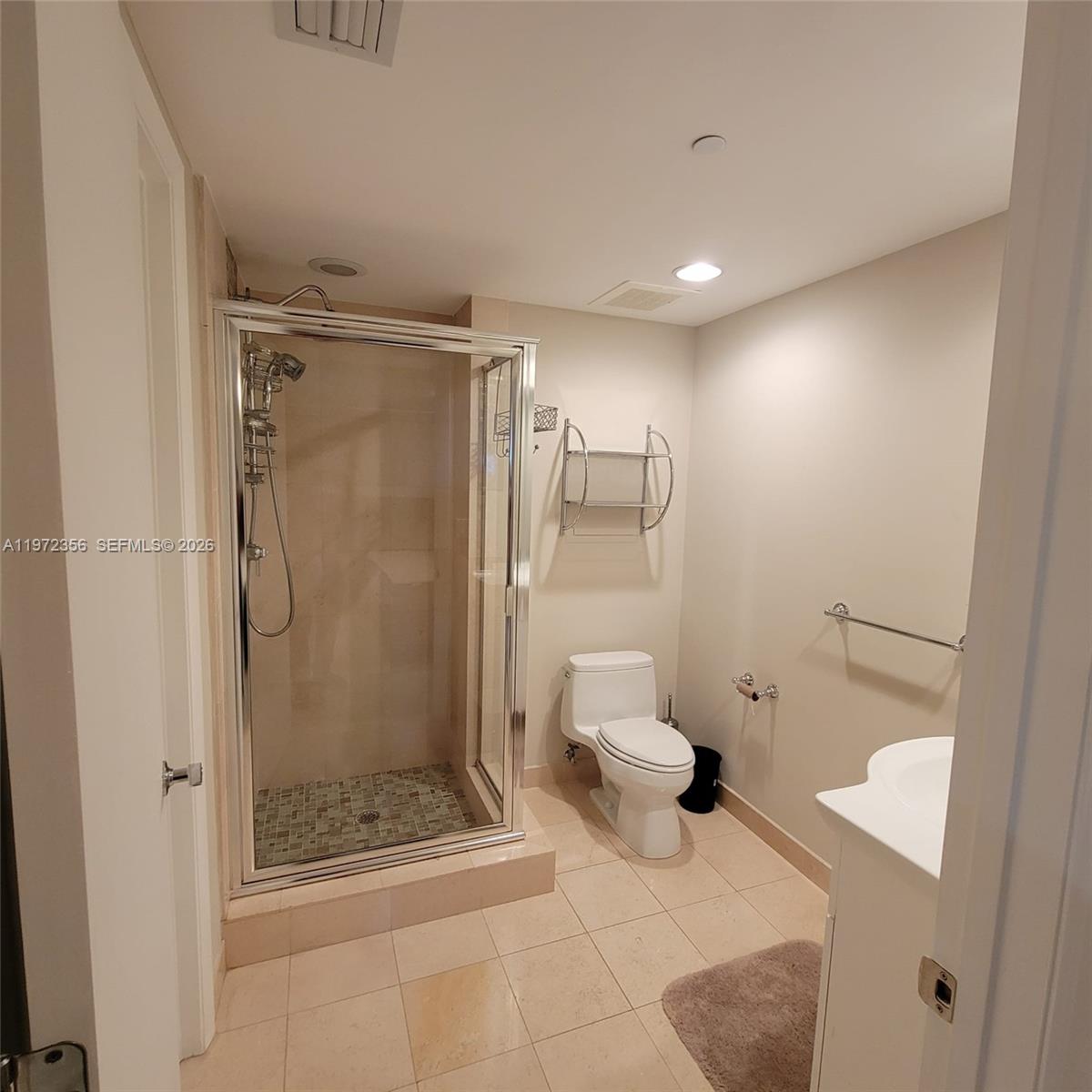 3007 3 / 3 1571 sq. ft. $ 2026-03-24 0 foto