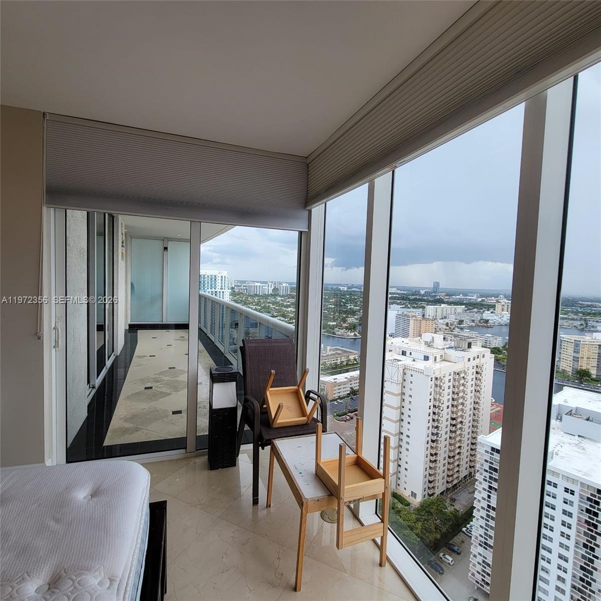 3007 3 / 3 1571 sq. ft. $ 2026-03-24 0 foto