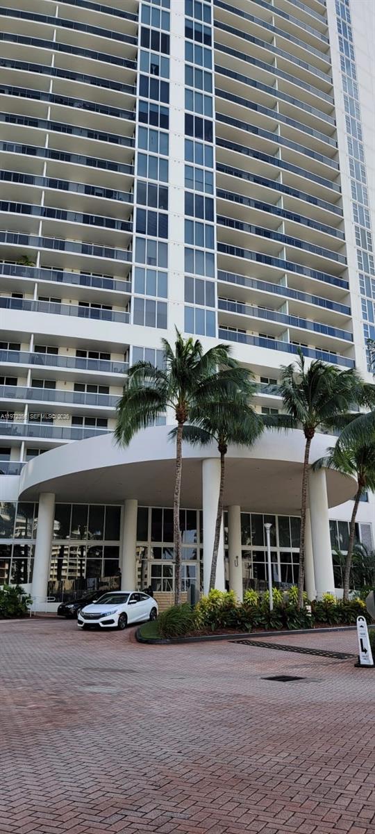 3007 3 / 3 1571 sq. ft. $ 2026-03-24 0 foto