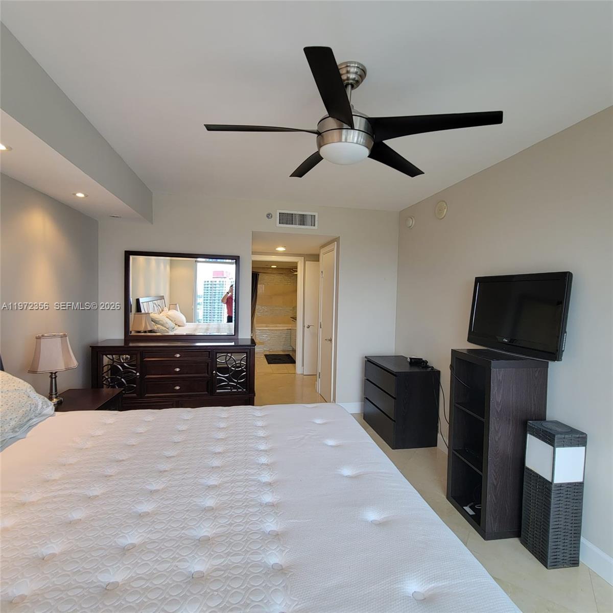 3007 3 / 3 1571 sq. ft. $ 2026-03-24 0 foto