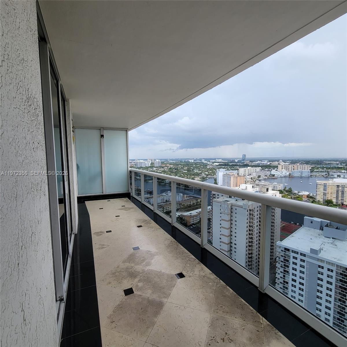 3007 3 / 3 1571 sq. ft. $ 2026-03-24 0 foto