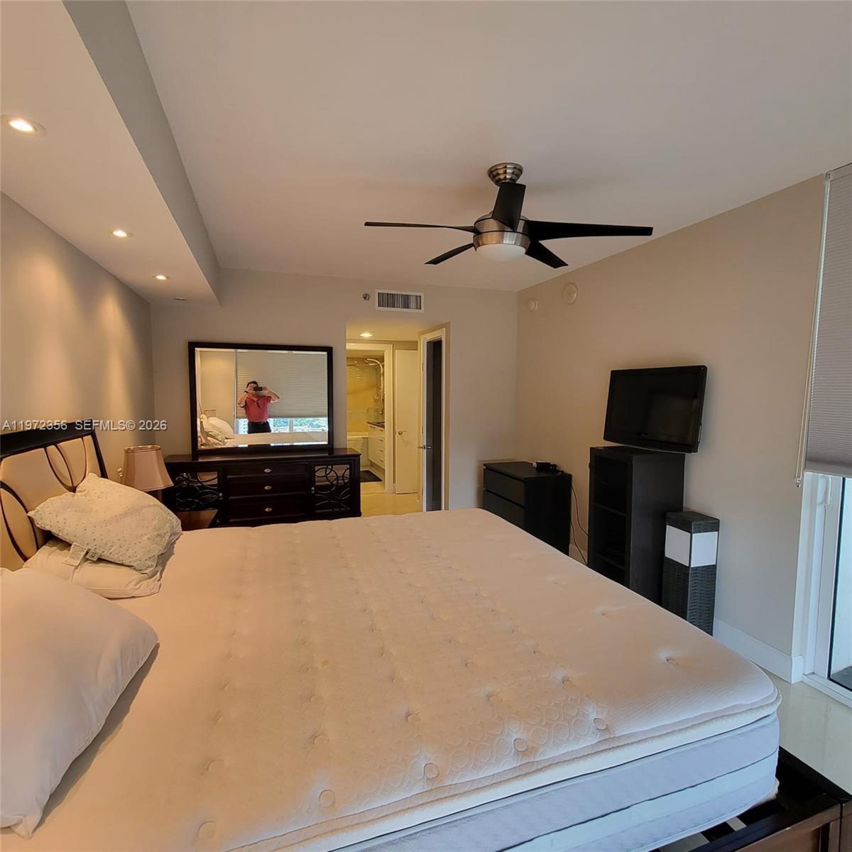 3007 3 / 3 1571 sq. ft. $ 2026-03-24 0 foto
