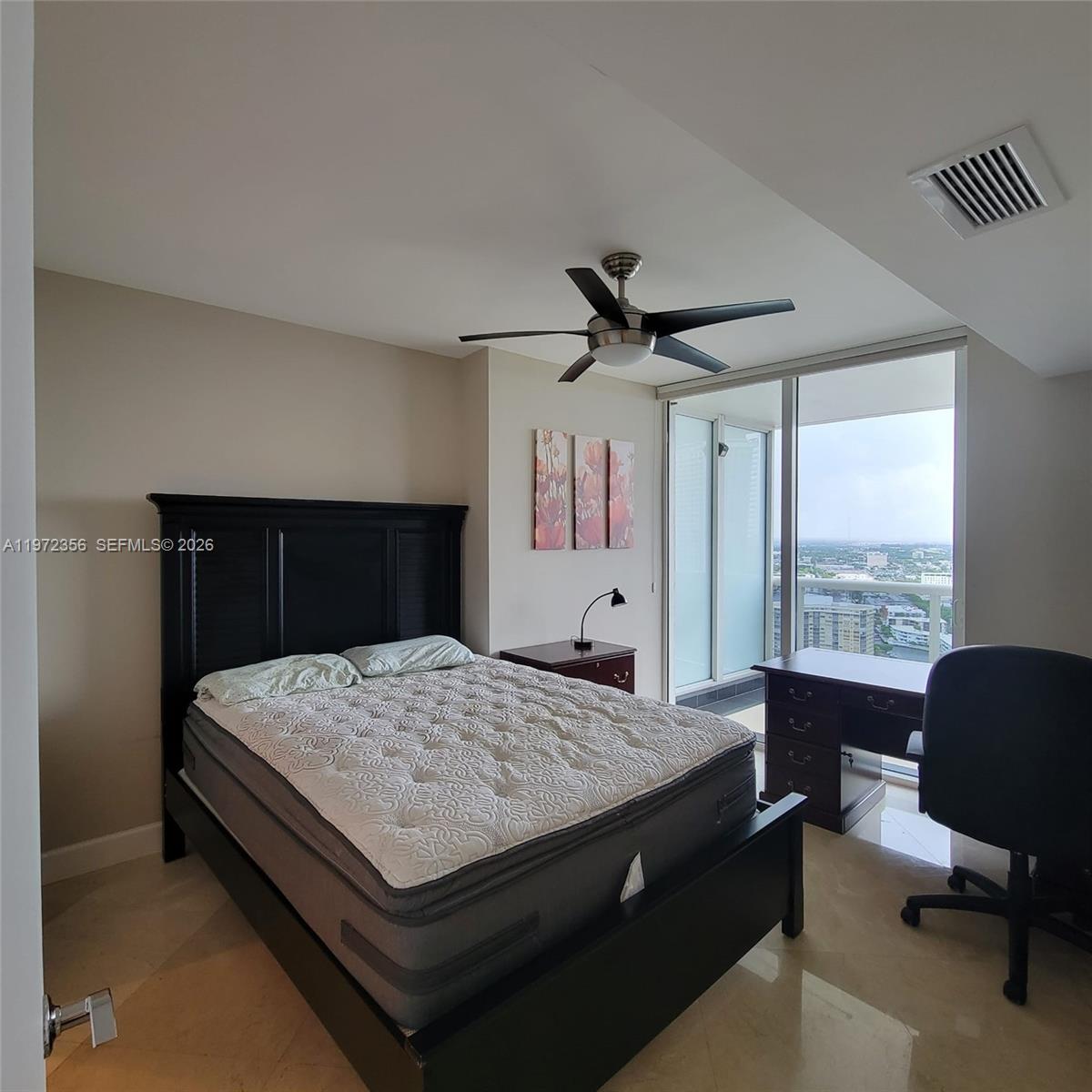3007 3 / 3 1571 sq. ft. $ 2026-03-24 0 foto