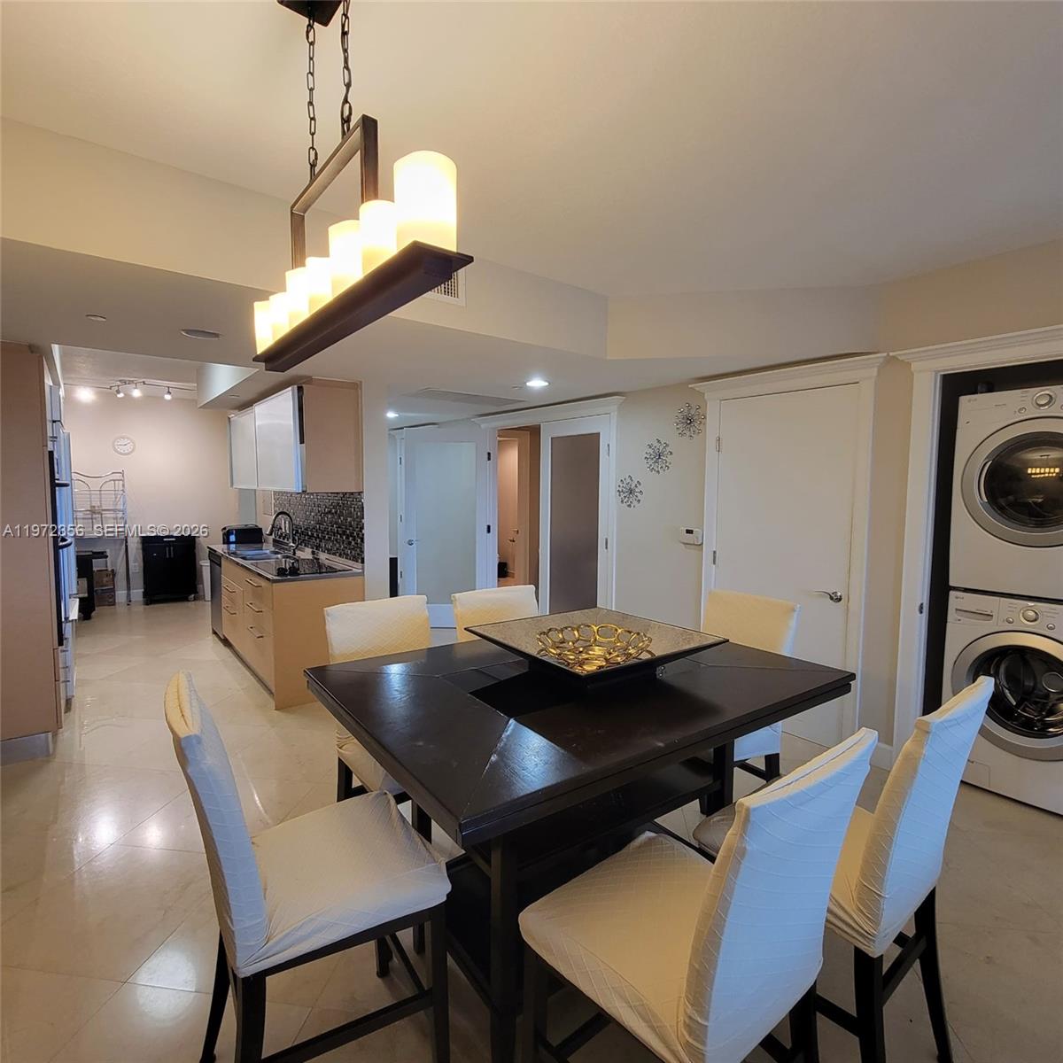 3007 3 / 3 1571 sq. ft. $ 2026-03-24 0 foto