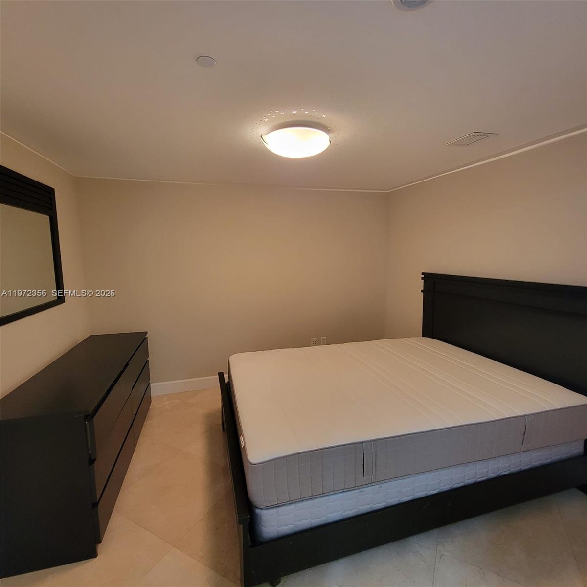 3007 3 / 3 1571 sq. ft. $ 2026-03-24 0 foto