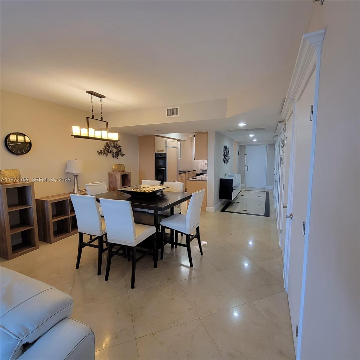 3007 3 / 3 1571 sq. ft. $ 2026-03-24 0 foto