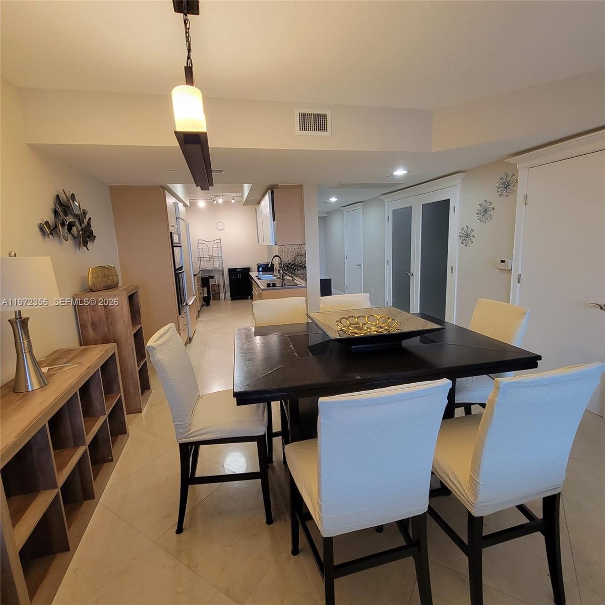 3007 3 / 3 1571 sq. ft. $ 2026-03-24 0 foto