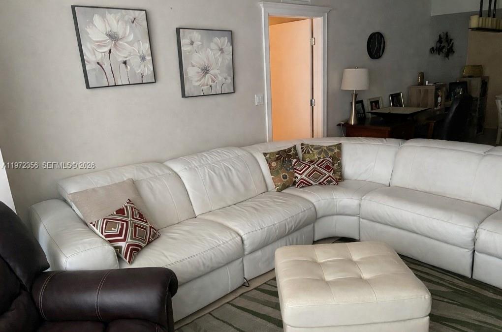 3007 3 / 3 1571 sq. ft. $ 2026-03-24 0 foto