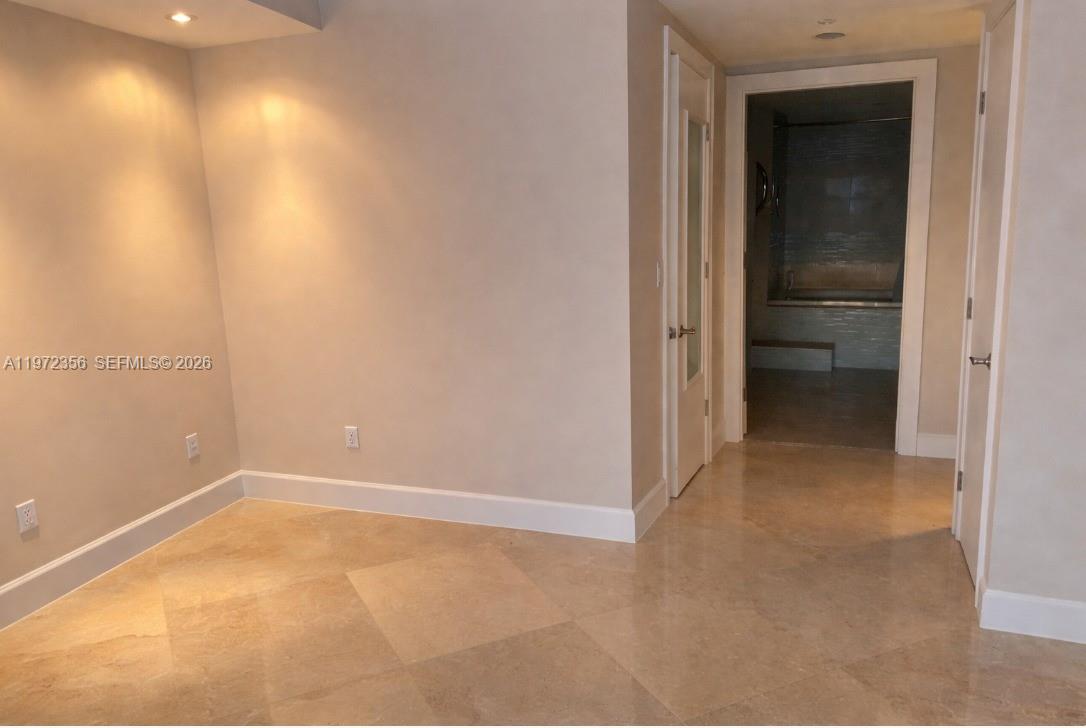 3007 3 / 3 1571 sq. ft. $ 2026-03-24 0 foto