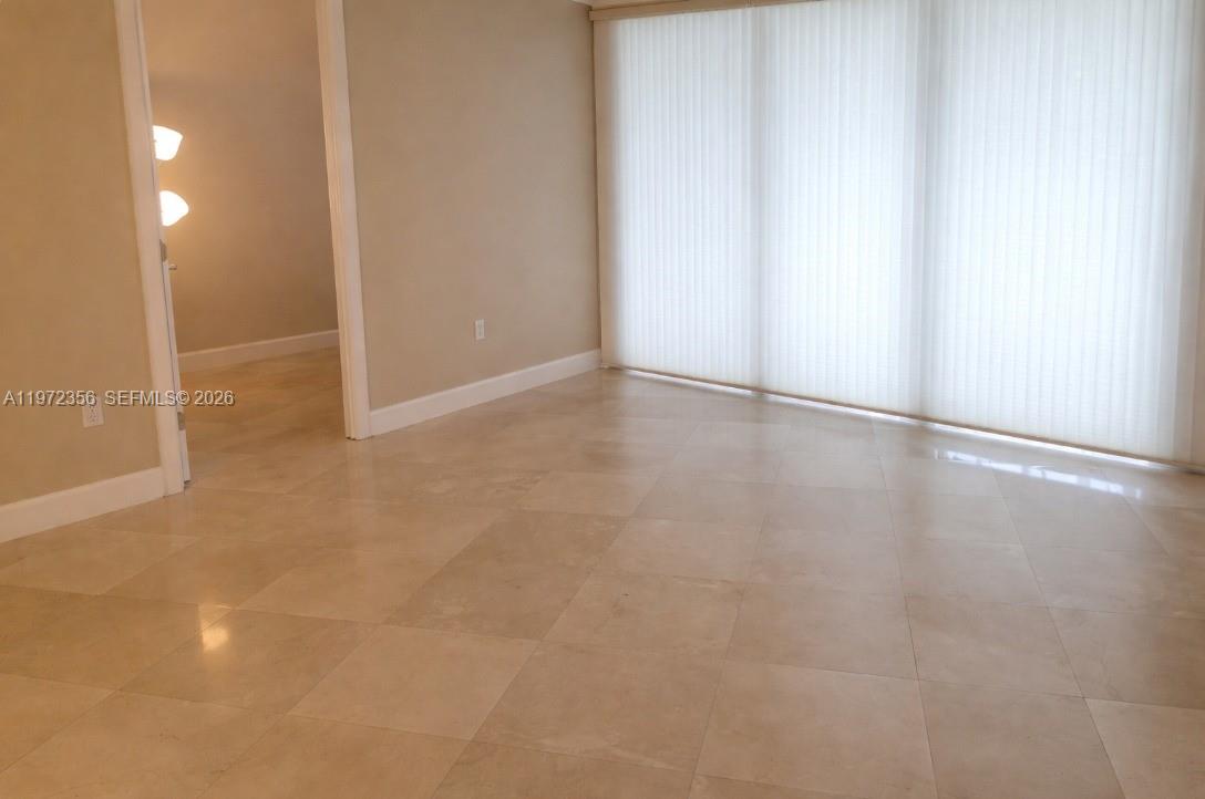 3007 3 / 3 1571 sq. ft. $ 2026-03-24 0 foto