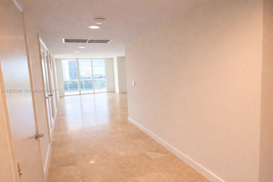 3007 3 / 3 1571 sq. ft. $ 2026-03-24 0 foto