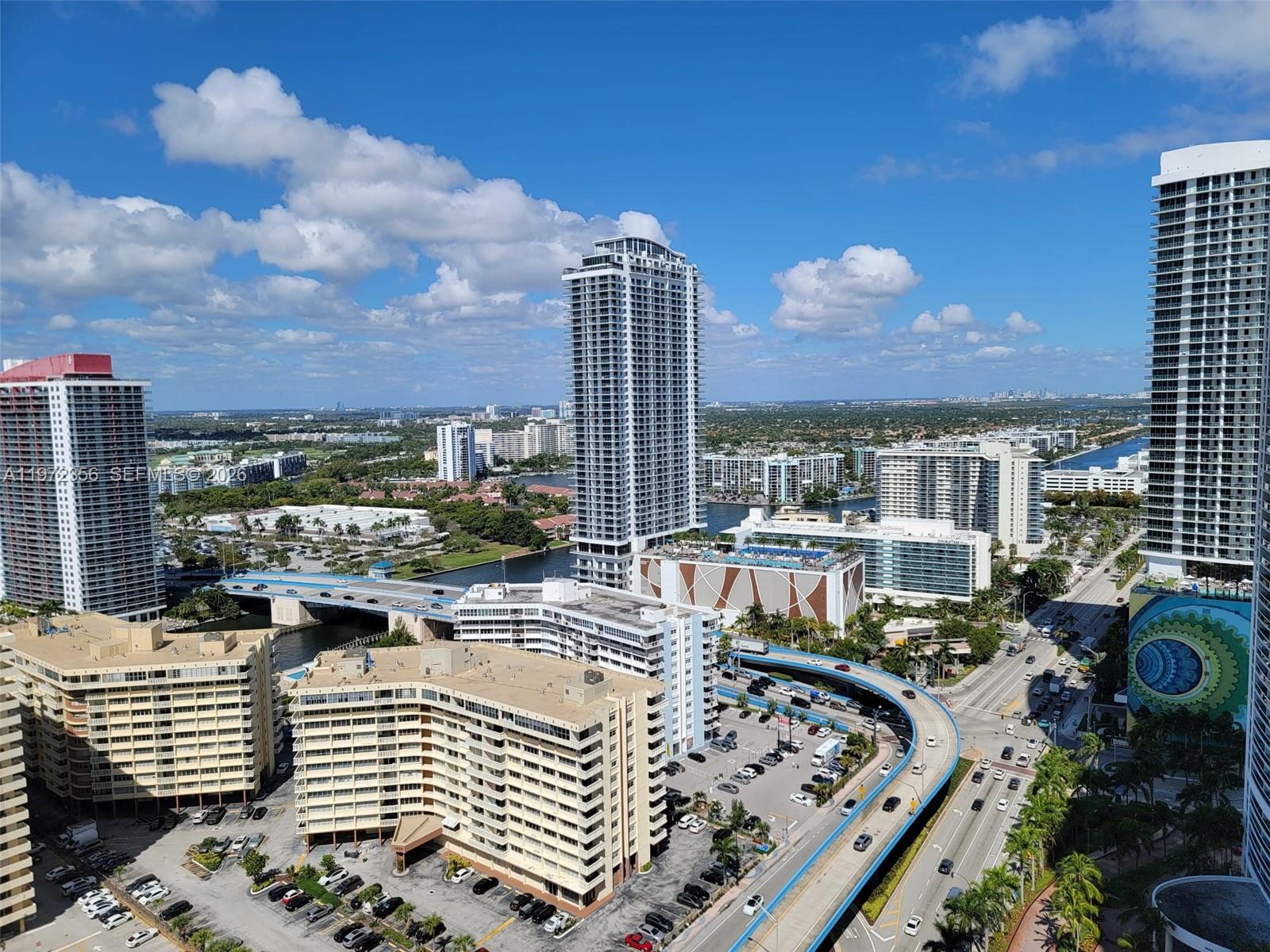 3007 3 / 3 1571 sq. ft. $ 2026-03-24 0 foto