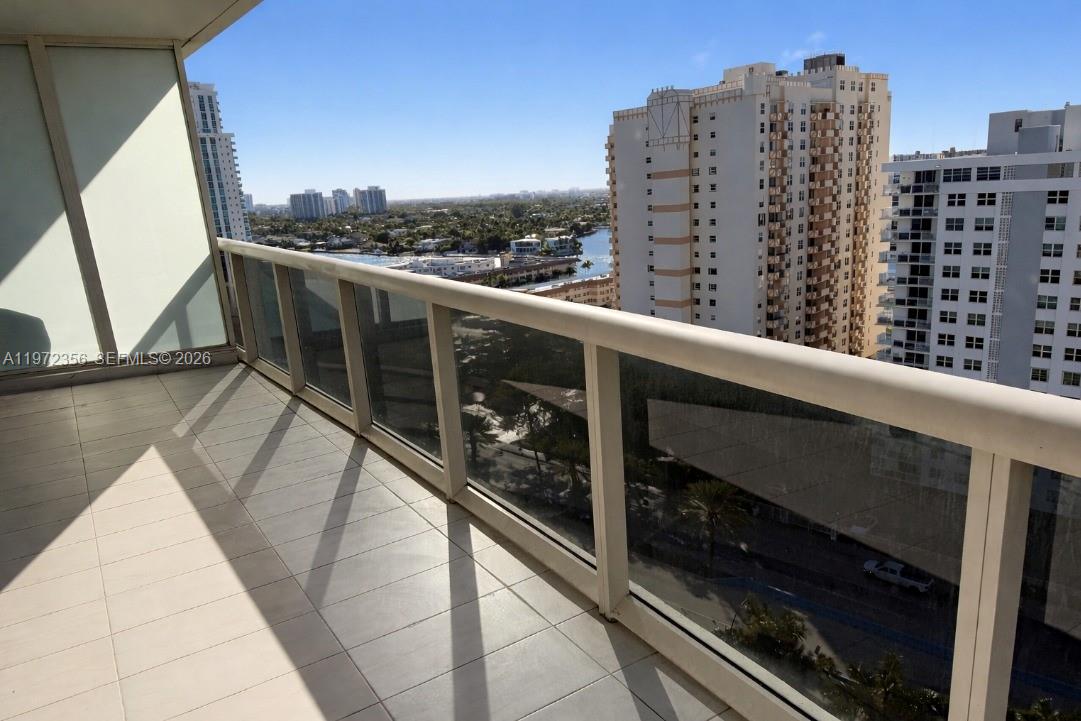3007 3 / 3 1571 sq. ft. $ 2026-03-24 0 foto