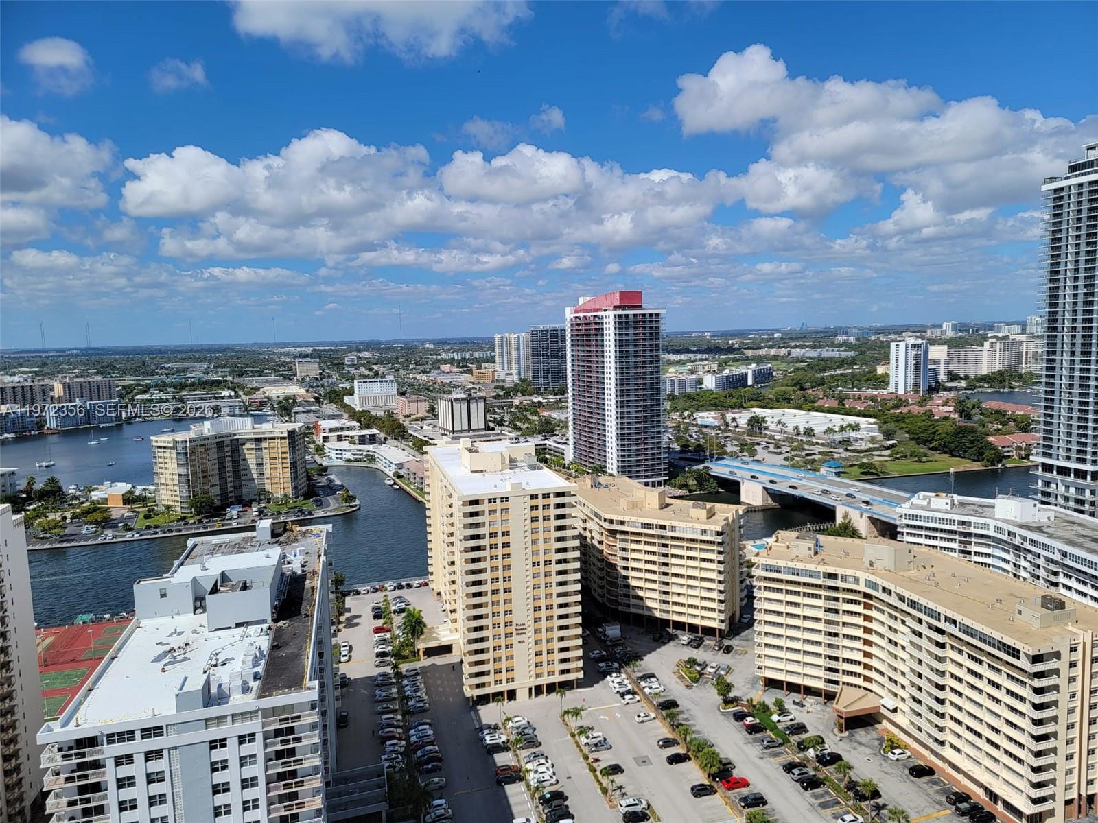 3007 3 / 3 1571 sq. ft. $ 2026-03-24 0 foto